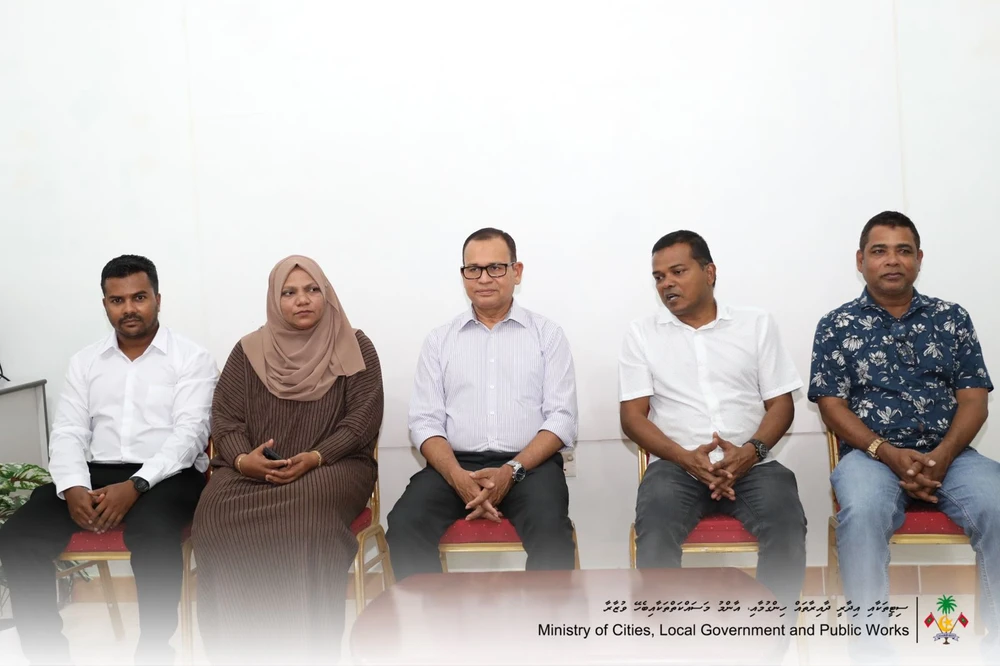 photo for މަރަދޫ އަވަށު އޮފީހުގެ މުވައްޒަފުންނާ ބައްދަލު ކުރެއްވުމުގެ ތެރެއިން